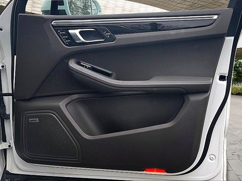 Used 2017 Porsche Macan S image 18