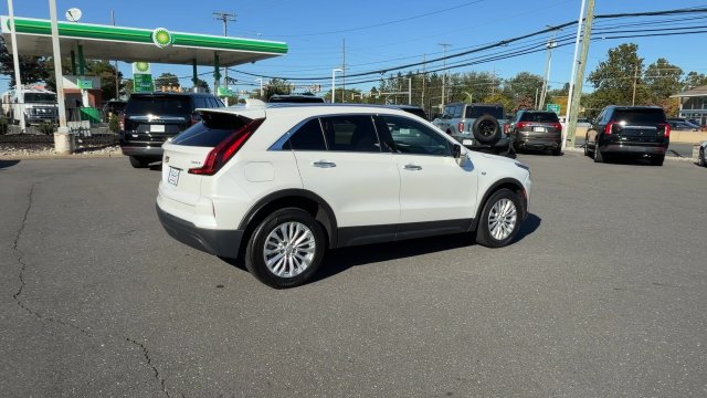 Certified 2024 Cadillac XT4 Luxury w/ Cold Weather Package AWD/4WD image 8