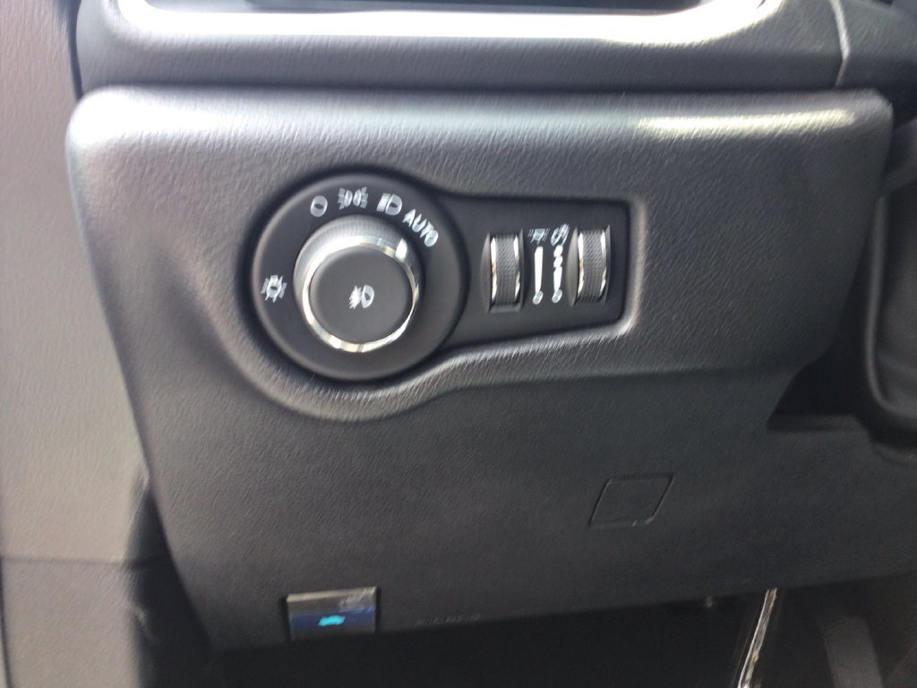 Used 2025 Chrysler Pacifica Select FWD image 18