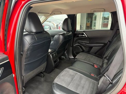 Used 2024 Mitsubishi Outlander SE FWD image 12