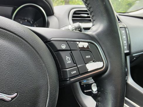 Used 2017 Jaguar F-PACE Premium image 25