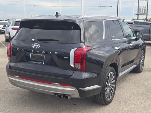 Used 2024 Hyundai Palisade Calligraphy AWD/4WD image 3