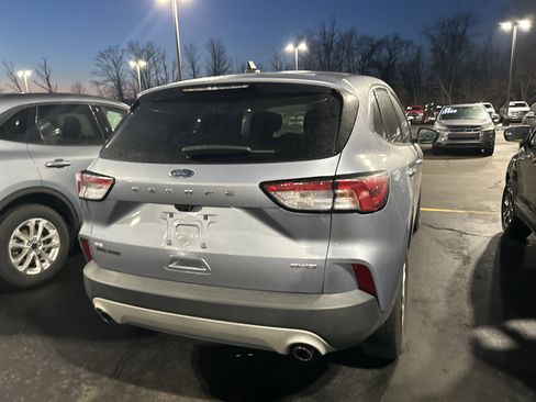 Used 2022 Ford Escape SE image 7