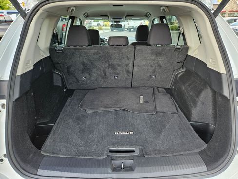 Used 2024 Nissan Rogue SV image 31