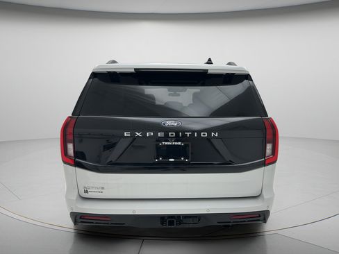 Used 2025 Ford Expedition Active AWD/4WD image 6