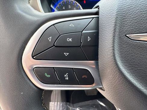 Certified 2023 Chrysler Pacifica Touring-L FWD image 31