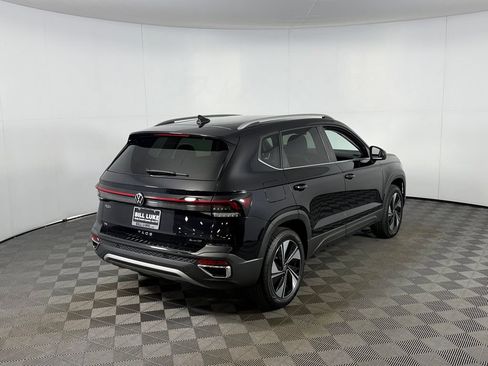 Used 2025 Volkswagen Taos SE AWD/4WD image 8