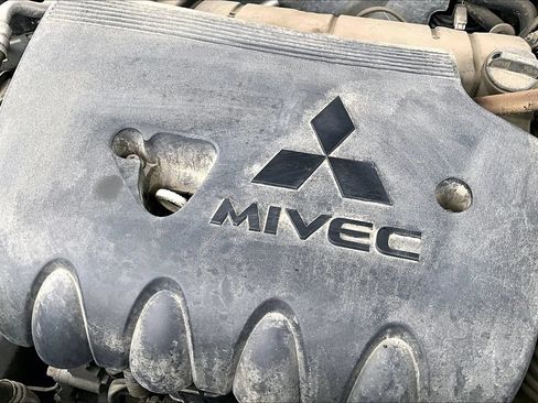 Used 2018 Mitsubishi Outlander SE AWD/4WD image 32