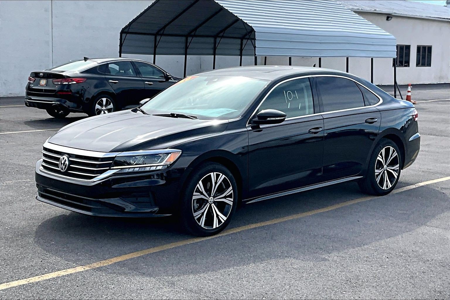 Used 2020 Volkswagen Passat 2.0T SEL FWD image 1