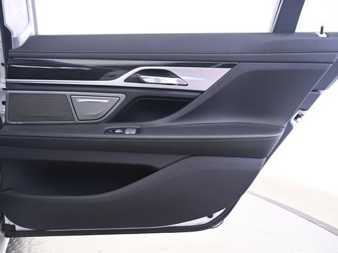 Used 2018 BMW 750i xDrive AWD/4WD image 16