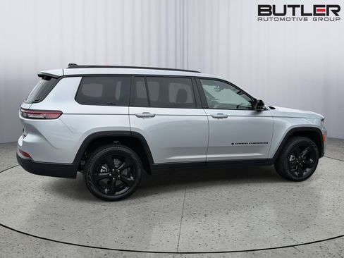 Used 2025 Jeep Grand Cherokee L Limited w/ Luxury Tech Group II AWD/4WD image 7