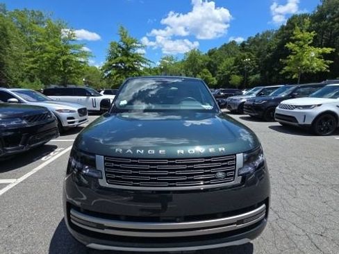 Used 2025 Land Rover Range Rover SE AWD/4WD image 9