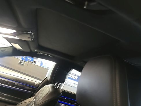 Used 2018 BMW M760i xDrive AWD/4WD image 7