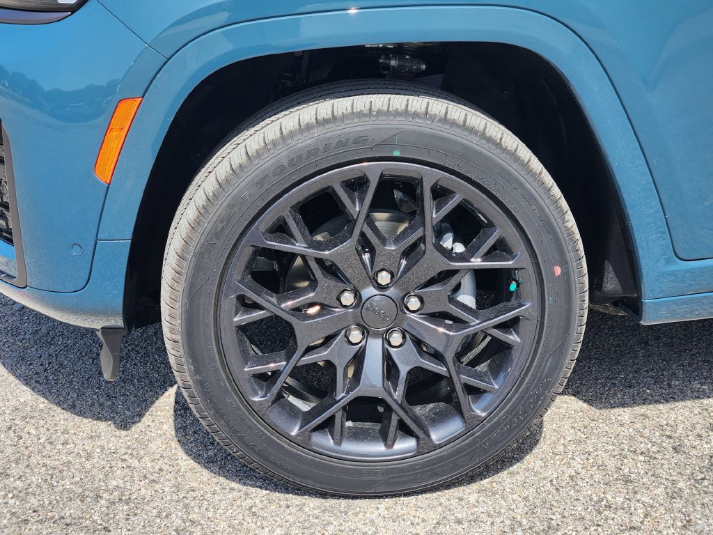 New 2026 Jeep Grand Cherokee Summit w/ Obsidian Package AWD/4WD image 9