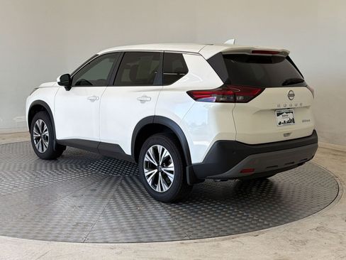 Used 2023 Nissan Rogue SV AWD/4WD image 3