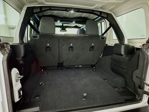 Used 2025 Jeep Wrangler Unlimited Rubicon image 29