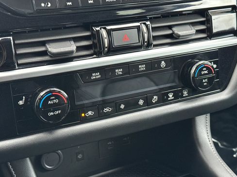 Used 2024 Nissan Pathfinder SL w/ SL Premium Package image 27