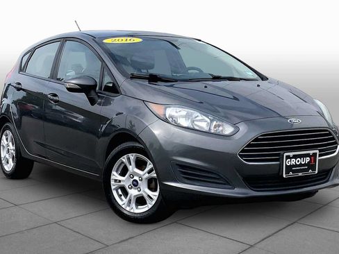 Used 2016 Ford Fiesta SE w/ Cold Weather Package FWD image 3
