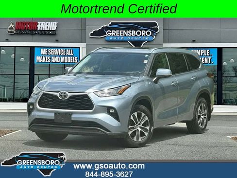 Used 2020 Toyota Highlander XLE AWD/4WD image 1