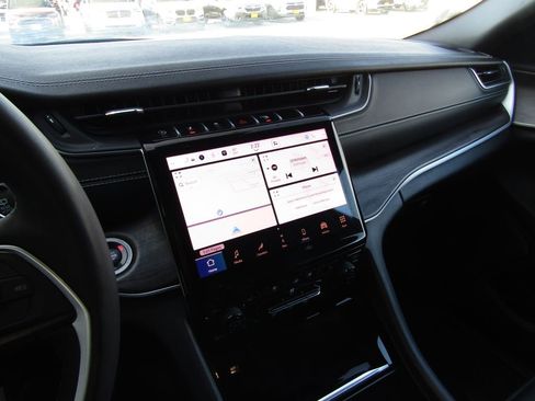 Used 2024 Jeep Grand Cherokee L Limited w/ Luxury Tech Group II image 33