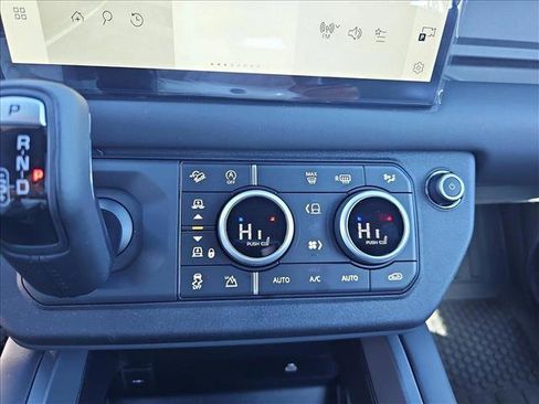 New 2025 Land Rover Defender 110 X-Dynamic SE image 24
