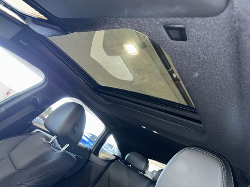 Certified 2025 BMW M440i image 32