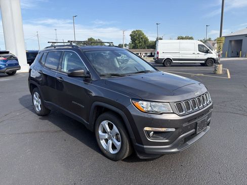 Used 2019 Jeep Compass Latitude w/ Popular Equipment Group FWD image 2