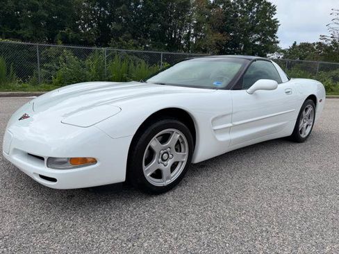 Used 1998 Chevrolet Corvette Coupe RWD image 1