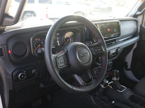 Used 2024 Jeep Wrangler Unlimited Rubicon image 16