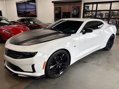 Used 2019 Chevrolet Camaro LT image 3