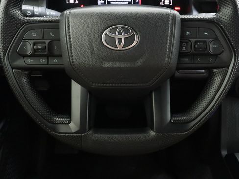 Certified 2025 Toyota Tacoma SR5 AWD/4WD image 24