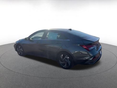 Used 2025 Hyundai Elantra Limited image 10
