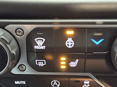 Used 2022 Jeep Wrangler Unlimited Sport image 33