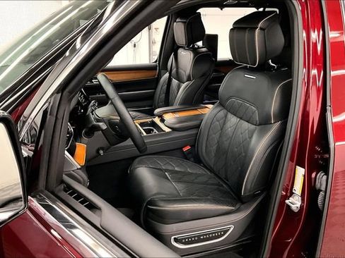 Used 2025 Jeep Grand Wagoneer L Series III w/ Rear-Seat Entertainment Group AWD/4WD image 23