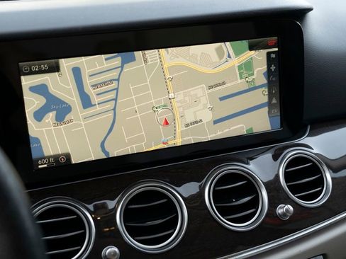 Used 2017 Mercedes-Benz E 300 image 27