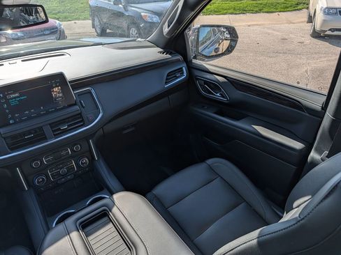 Used 2023 Chevrolet Suburban Z71 AWD/4WD image 11