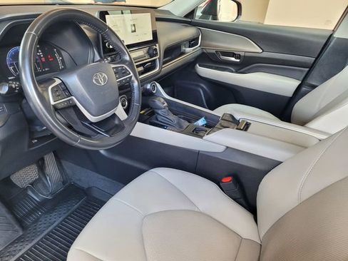 Certified 2024 Toyota Grand Highlander AWD image 12