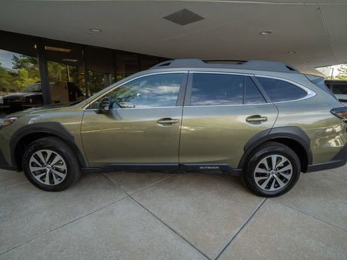 Certified 2025 Subaru Outback Premium AWD/4WD image 4