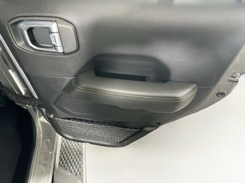 Used 2023 Jeep Wrangler Unlimited Sahara AWD/4WD image 28