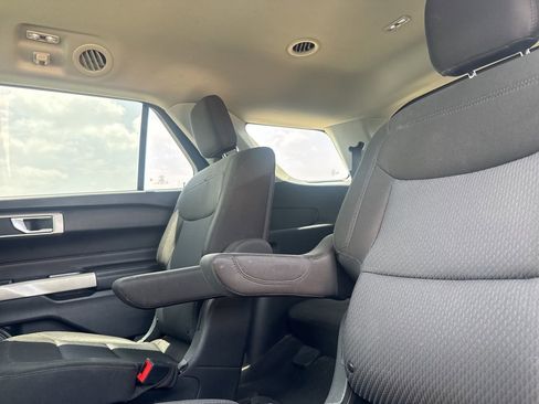 Used 2022 Ford Explorer XLT RWD image 40