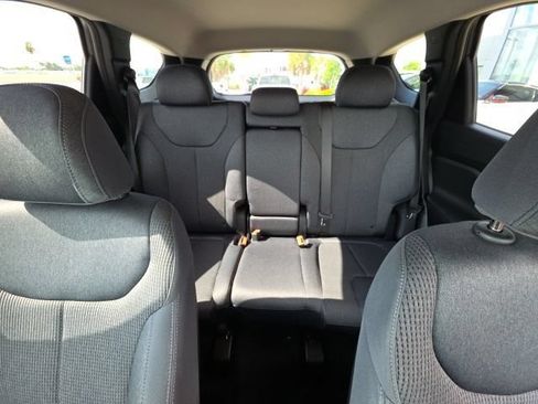Used 2019 Hyundai Santa Fe SE FWD image 11