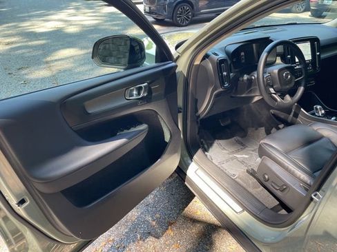 Certified 2023 Volvo XC40 B5 Plus w/ Climate Package AWD/4WD image 11