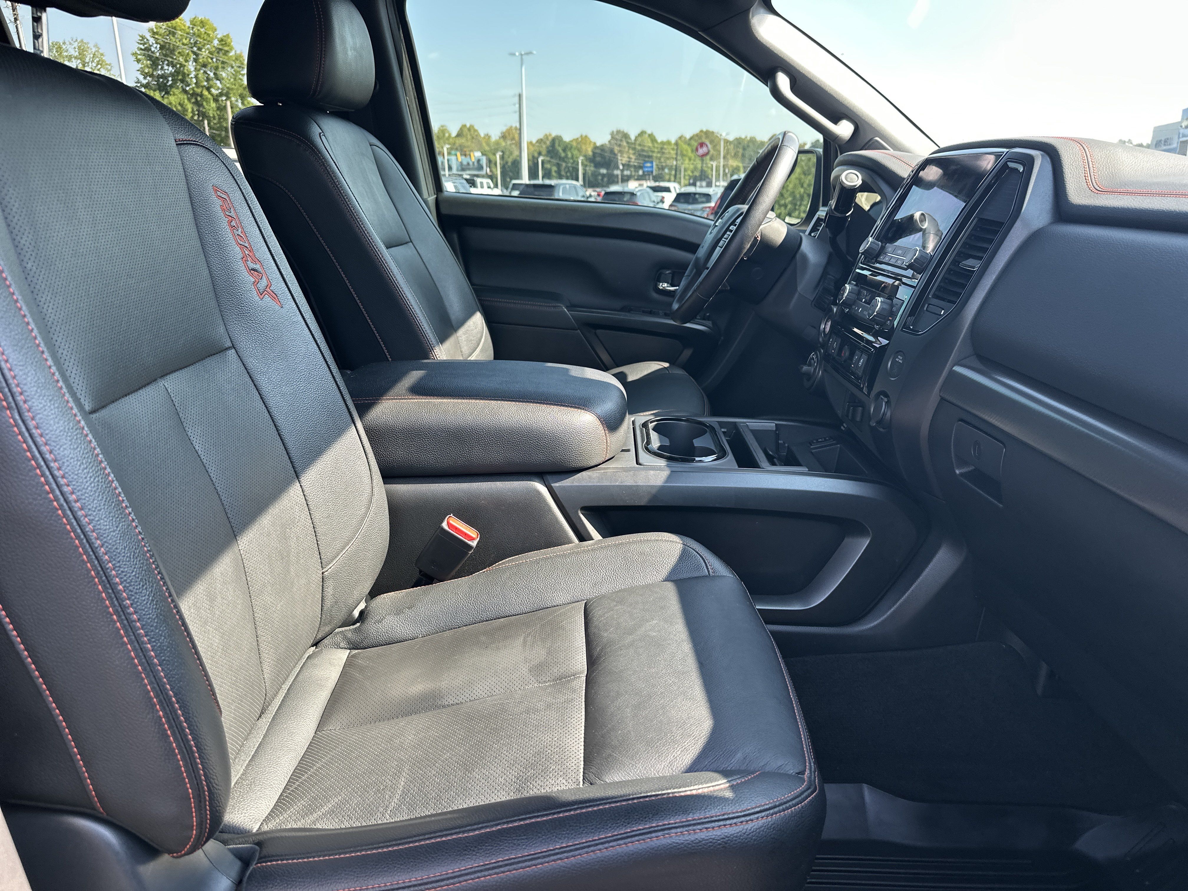 Used 2024 Nissan Titan PRO-4X w/ Pro-4x Convenience Package AWD/4WD image 14
