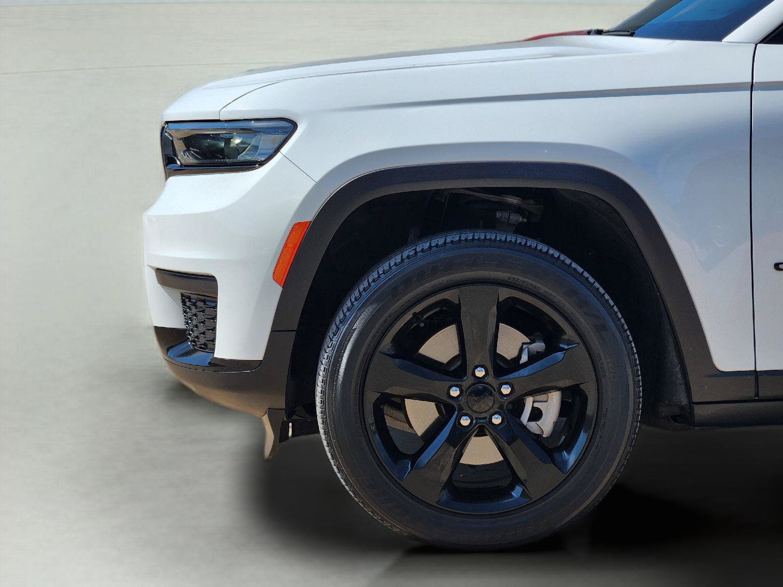 Used 2023 Jeep Grand Cherokee L Laredo AWD/4WD image 9