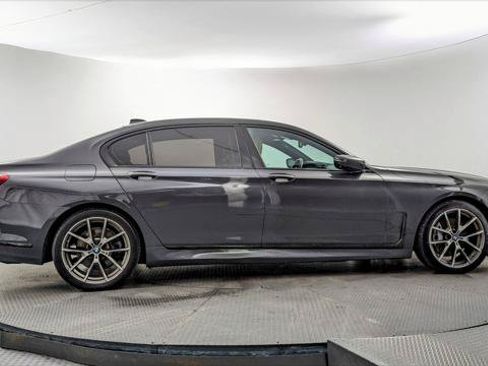 Used 2021 BMW 740i xDrive w/ Autobahn Package AWD/4WD image 9