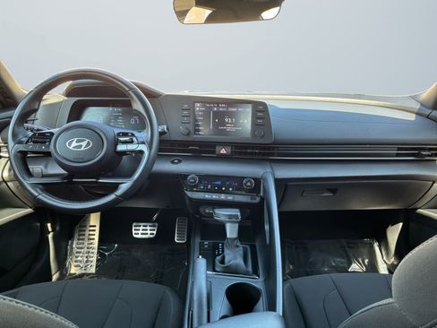 Used 2025 Hyundai Elantra Sport FWD image 10
