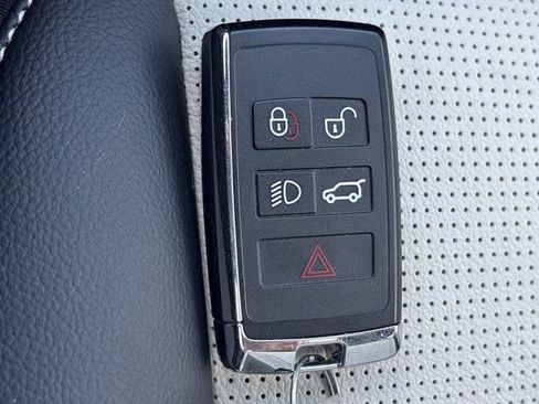 Used 2025 Land Rover Discovery Sport Dynamic SE AWD/4WD image 43