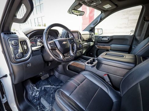 Used 2020 Chevrolet Silverado 1500 High Country w/ Technology Package AWD/4WD image 13