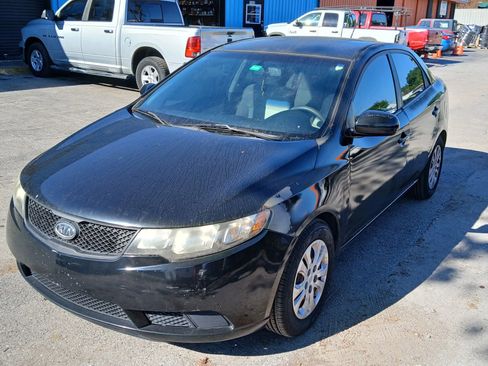 Used 2010 Kia Forte LX w/ Convenience Pkg image 2