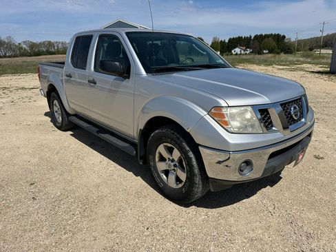 Used 2010 Nissan Frontier SE AWD/4WD image 4